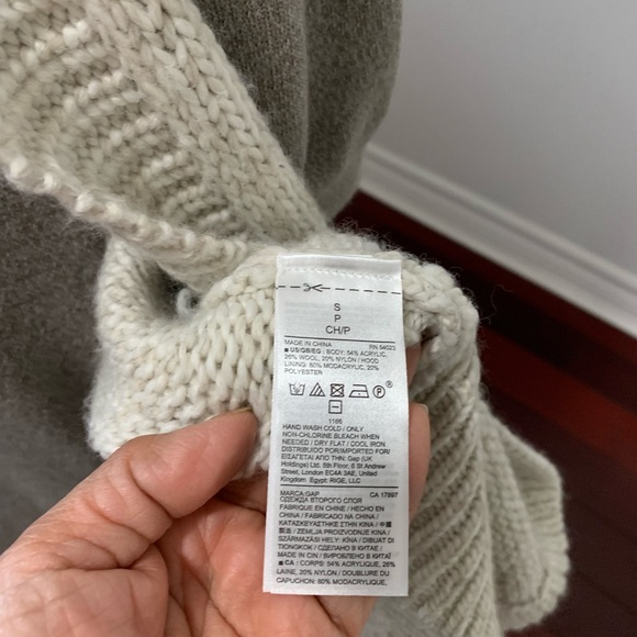 Gap sleeveless sweater with hoodie - Picture 4 of 5